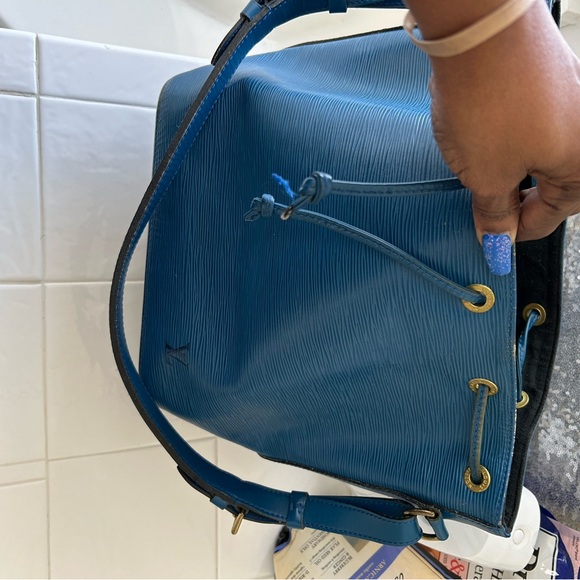 Pre-Owned Louis Vuitton Noe Epi Blue. MM plus dust bag. - Picture 3 of 10
